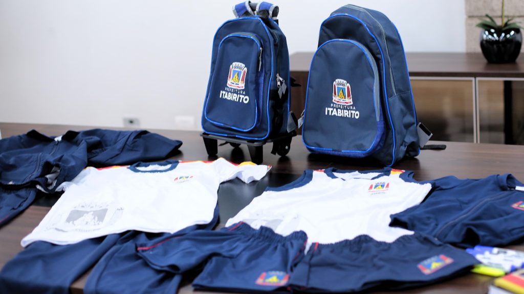 Programa em Itabirito beneficia mais de 8 mil alunos com uniformes e materiais escolares