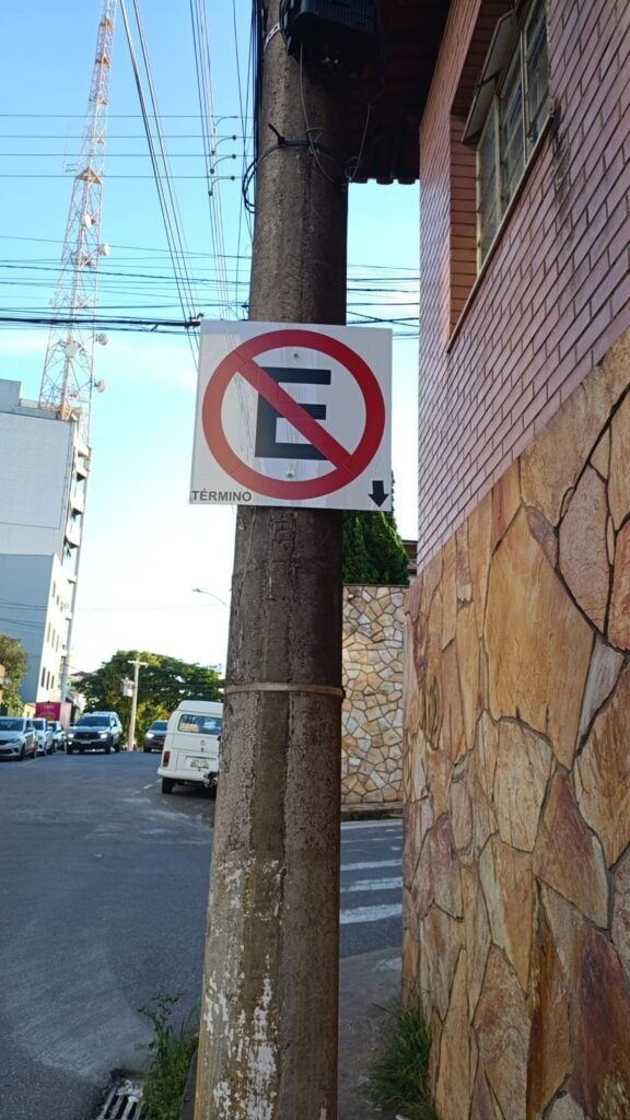 Mudança no trânsito em Conselheiro Lafaiete transforma a rua Horácio de Queiroz em mão dupla
