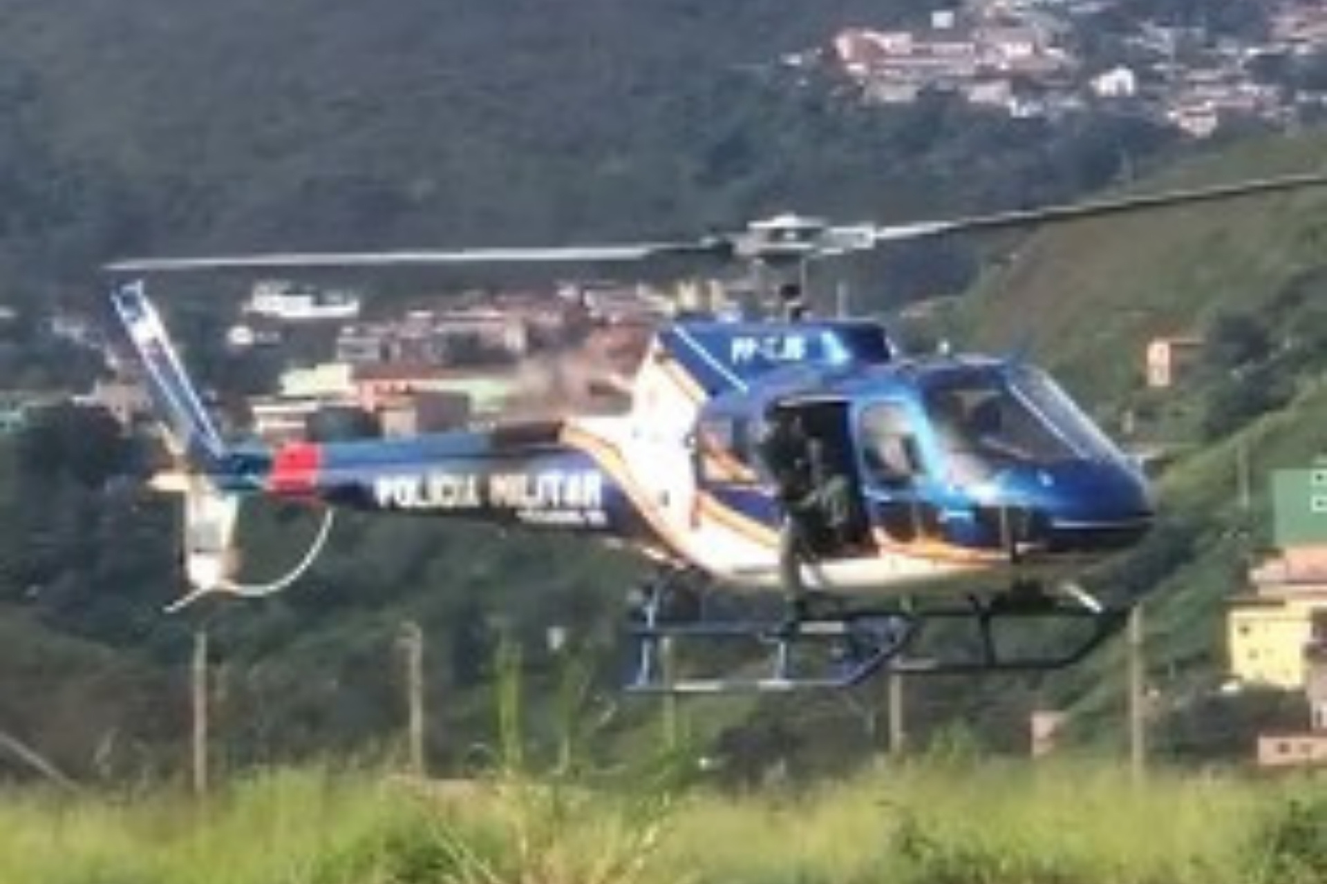 Polícia Militar apreende grande quantidade de drogas e desarticula ponto de tráfico em operação no bairro Pocinho, em Ouro Preto