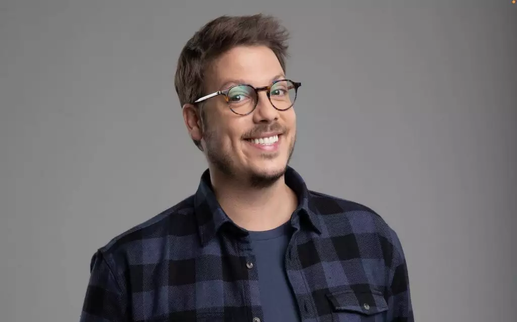 Fábio Porchat apresenta turnê de despedida em Itabirito com o espetáculo Histórias do Porchat