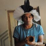 Escola de Ofícios Tradicionais de Mariana recebe o artista indígena Nei Xakriabá para uma roda de conversa sobre cultura, território e resistência