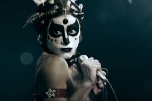 O menino Ney que virou símbolo: cinebiografia mergulha na alma de Ney Matogrosso