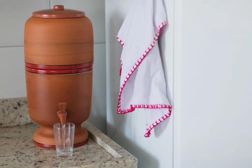 Filtro de barro é considerado o melhor do mundo na purificação da água