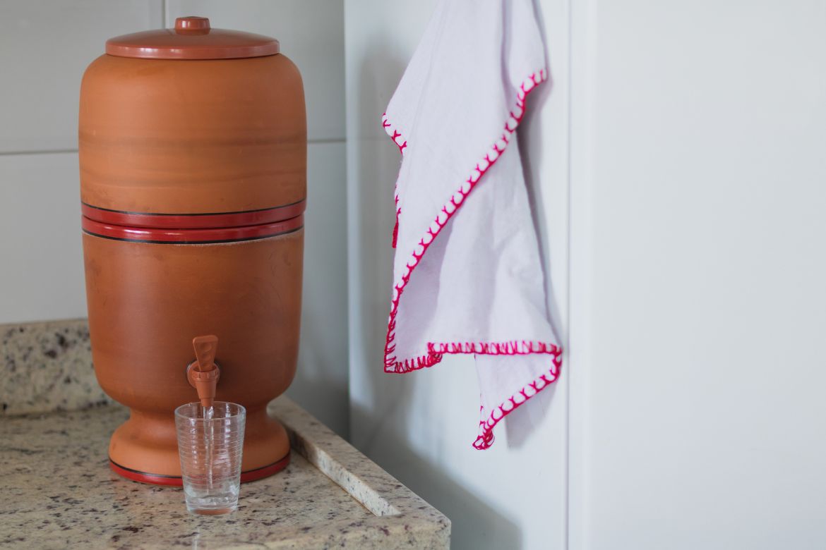 Filtro de barro é considerado o melhor do mundo na purificação da água