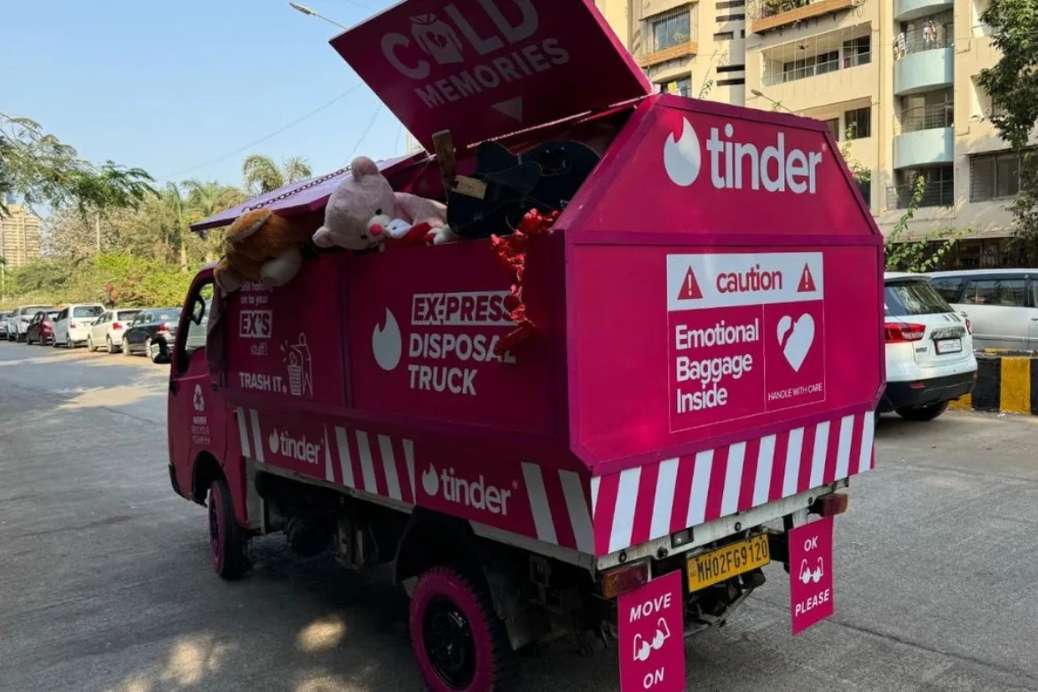 Fim do relacionamento? 'Caminhão de lixo' do Tinder ajuda a jogar fora o que não serve mais