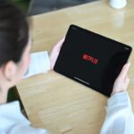Netflix lança nova experiência de TV com inteligência artificial e design simplificado