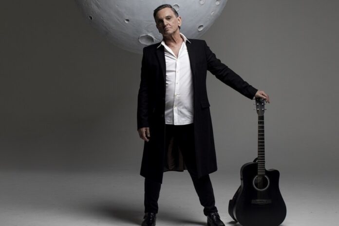 Breve análise da música 'A lei desse troço', de Paulo Miklos