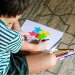 Brasil lidera circulação de desinformação sobre autismo, aponta estudo