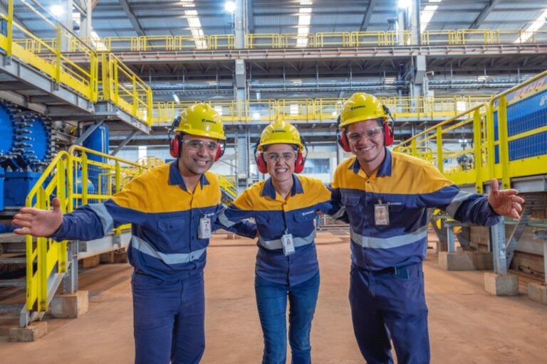 Samarco tem vagas de emprego abertas para analistas e estagiários