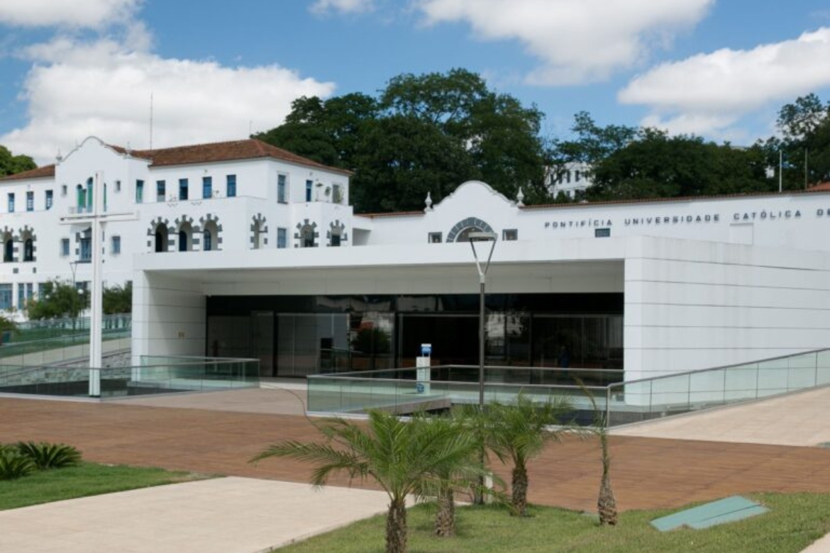 PUC Minas oferece bolsas de até 100% para licenciaturas no segundo semestre de 2025