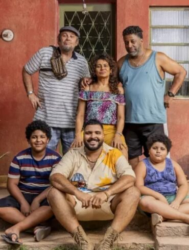Série 'Pablo e Luisão' acerta em cheio ao transformar vida comum em obra-prima da comédia