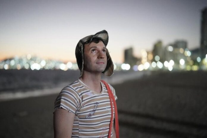 Nova série da Max retrata a trajetória de Roberto Gómez Bolaños, criador de Chaves