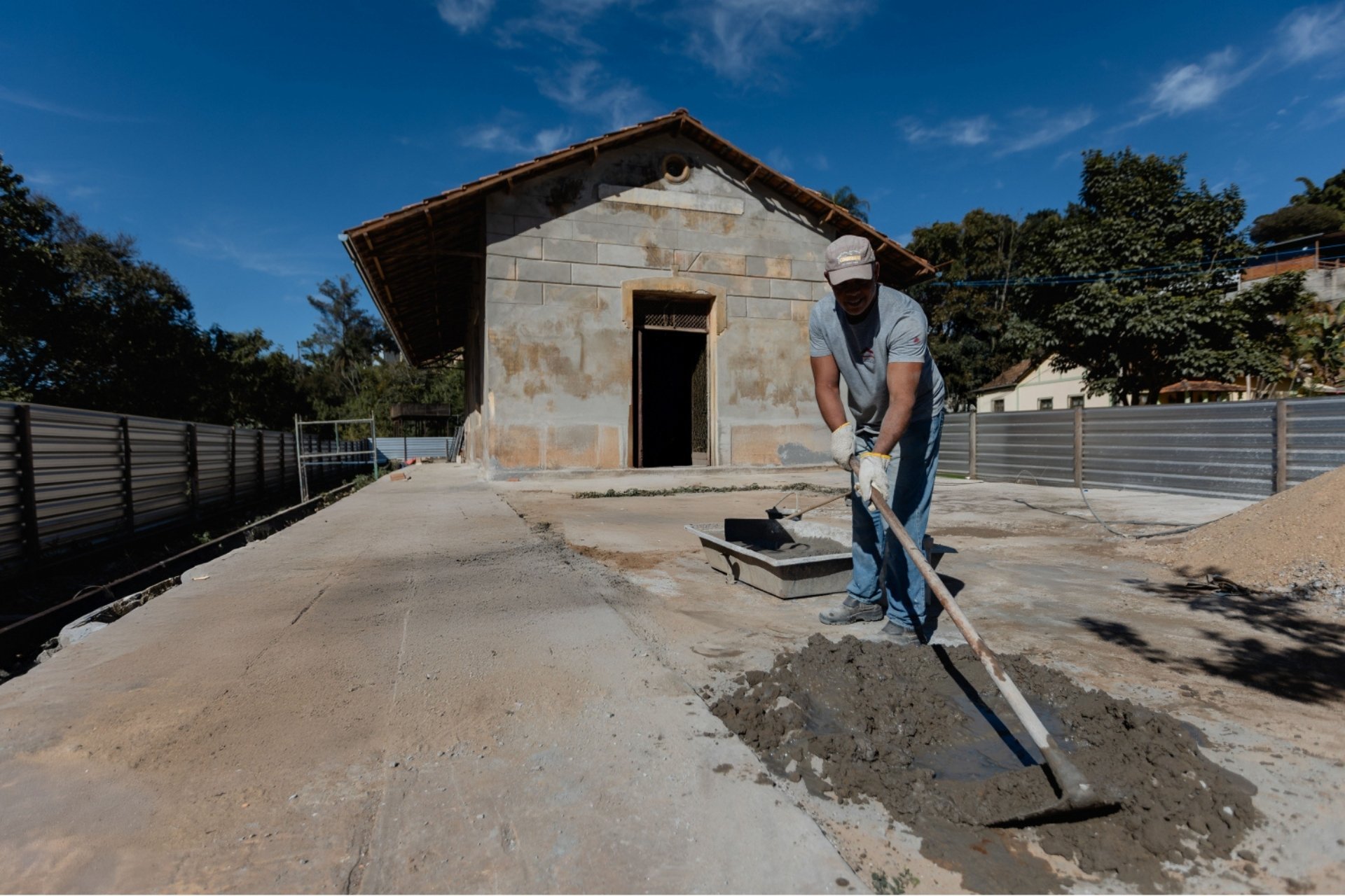 Estação de Engenheiro Corrêa passa por restauração histórica após décadas de abandono