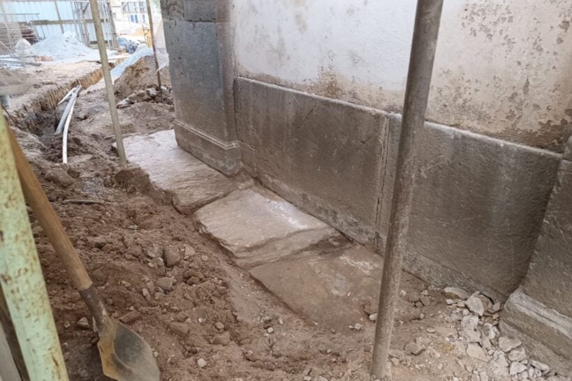Igreja de Matozinhos em Ouro Preto tem piso original redescoberto durante restauração