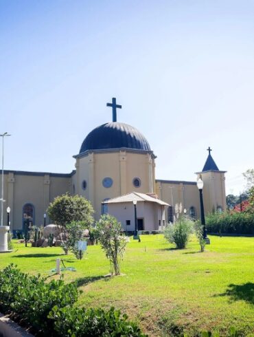 Conheça a cidade mineira que abriga o maior santuário do mundo dedicado à Santa Rita de Cássia