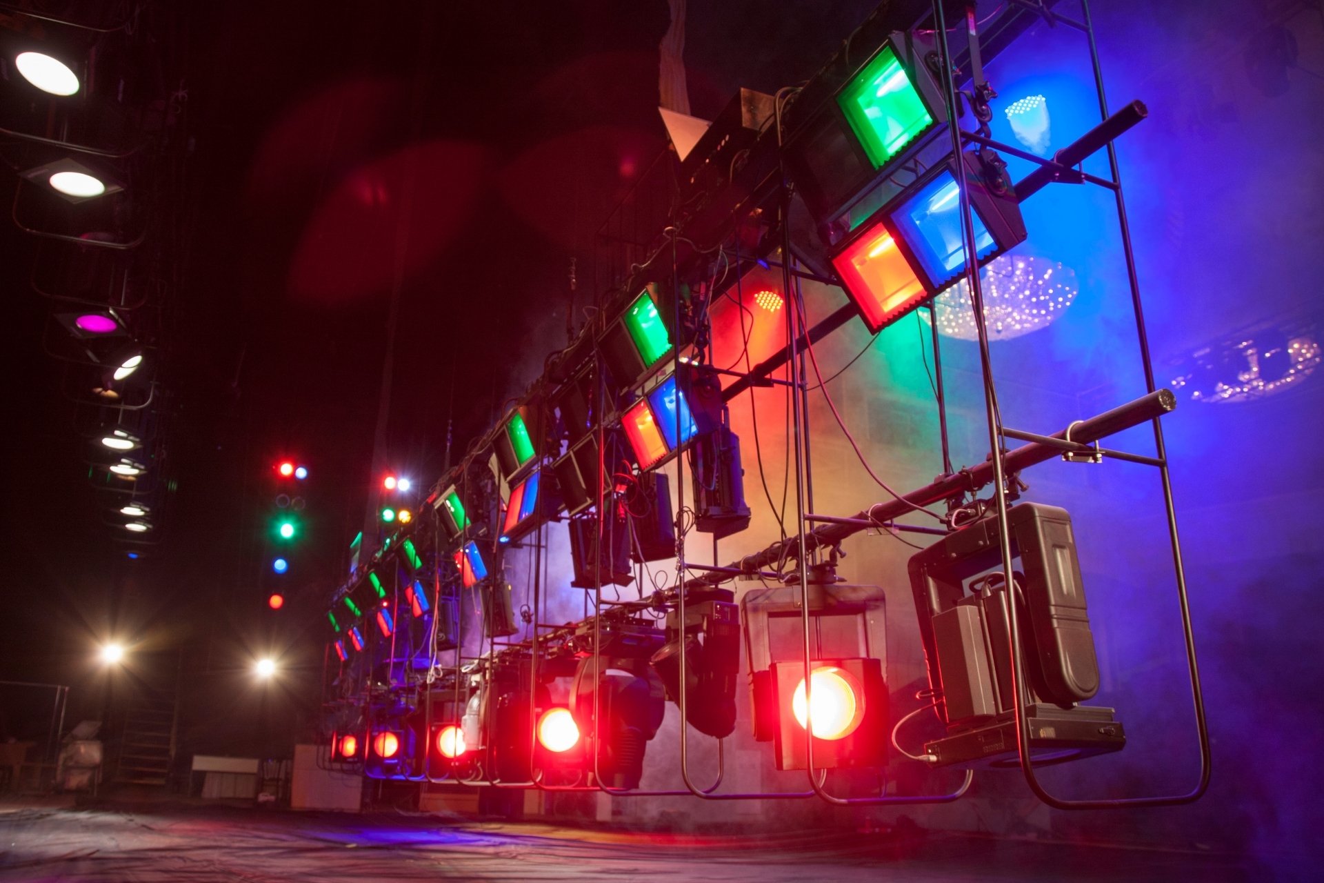 Formação gratuita em Iluminação Cênica abre vagas para todo o Brasil