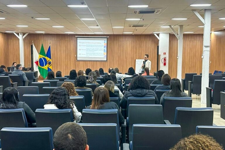 Itabirito empossa 59 novos servidores públicos