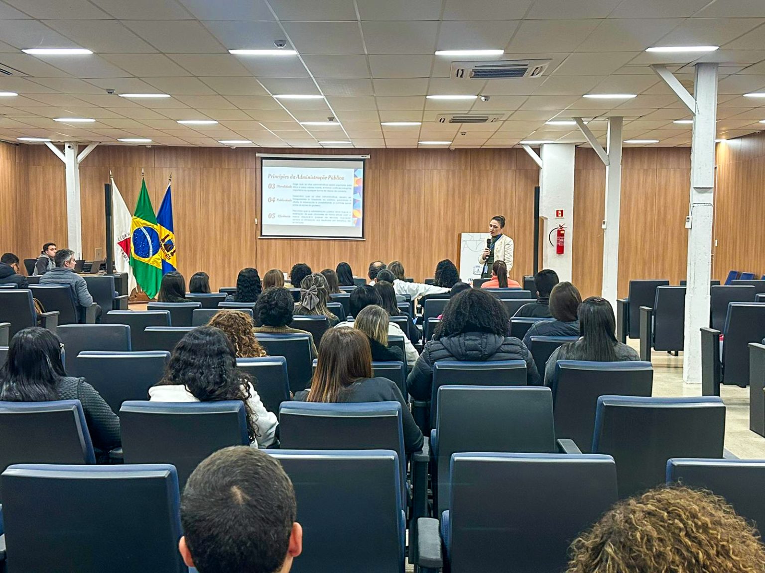 Itabirito empossa 59 novos servidores públicos