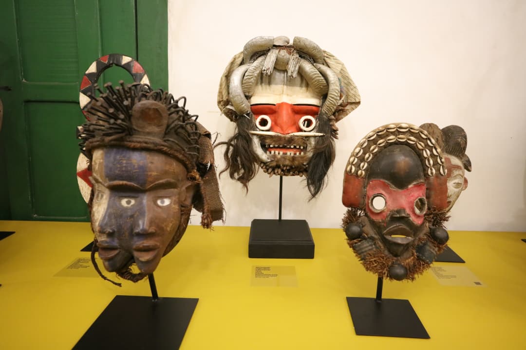 Mostra de arte africana em Ouro Preto já recebeu 3.500 visitantes em menos de um mês