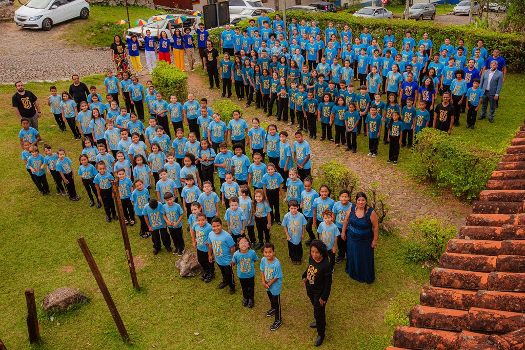 Aulas gratuitas de canto, violão e flauta estão com inscrições abertas em Itabirito