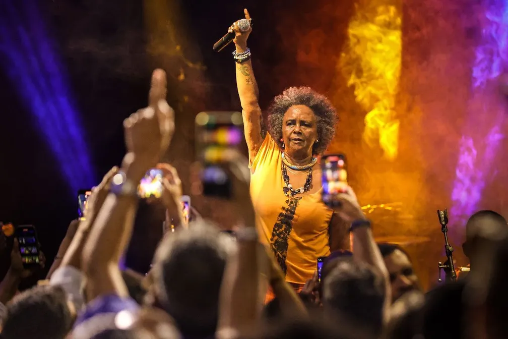 Sandra Sá leva a Ouro Preto letras que marcaram gerações no Festival Os Sons do Brasil