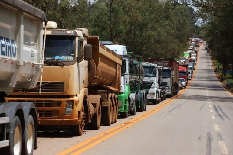Uso de estrada da Vale por outras mineradoras para desviar caminhões da BR-040 é debatido em MG