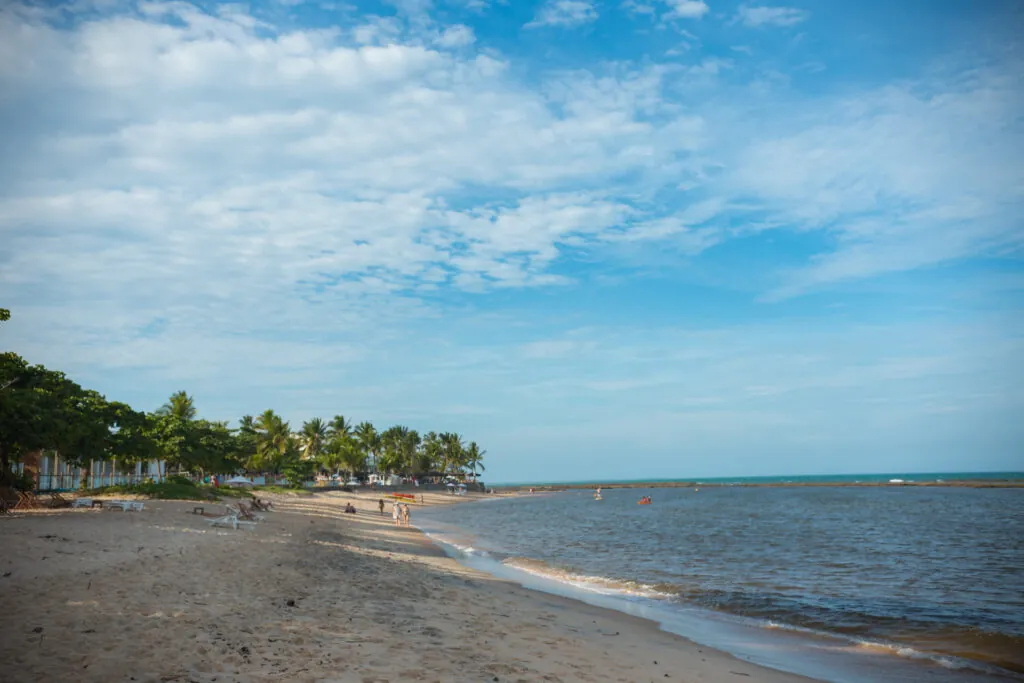 Cidade do litoral amada por mineiros começará a cobrar taxa de visitantes em 2026