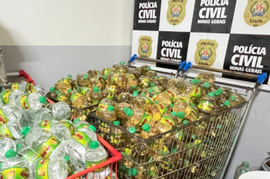 Polícia Civil fecha fábrica clandestina de bebidas em BH e prende suspeito de 53 anos