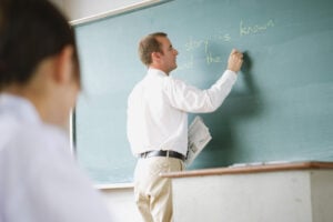 IFMG abre seleção para professor visitante na área de economia e finanças