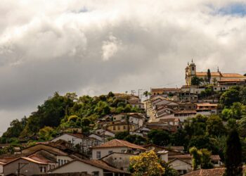 Céu fechado e risco de tempestades em Ouro Preto neste domingo