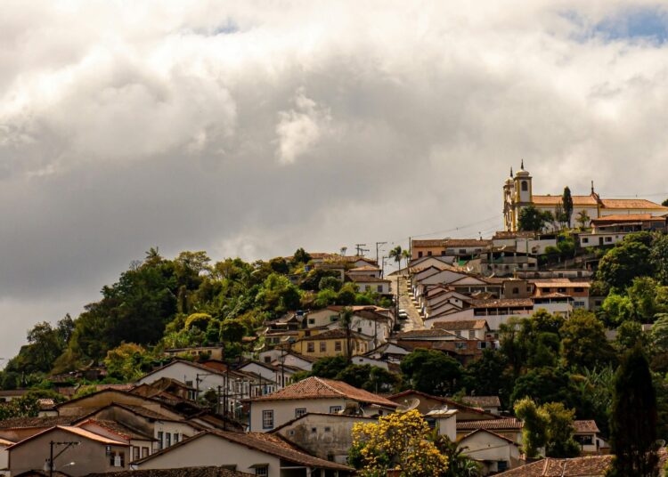 Céu fechado e risco de tempestades em Ouro Preto neste domingo