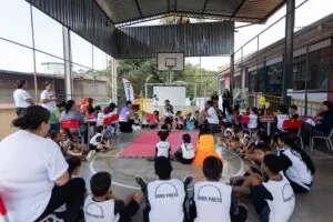 Estudantes de Ouro Preto conhecem a história da ferrovia no distrito de Engenheiro Corrêa
