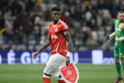 Flamengo dá "chapéu" no Cruzeiro e encaminha contratação do zagueiro Vitão, do Internacional