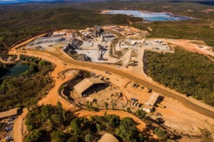 Venda de mina de ouro em Minas marca saída da Equinox Gold do Brasil e amplia presença chinesa no setor mineral