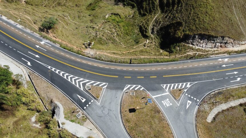 Mariana-MG: Estrada que liga Monsenhor Horta a Paracatu de Baixo recebe novo asfalto e sinalização