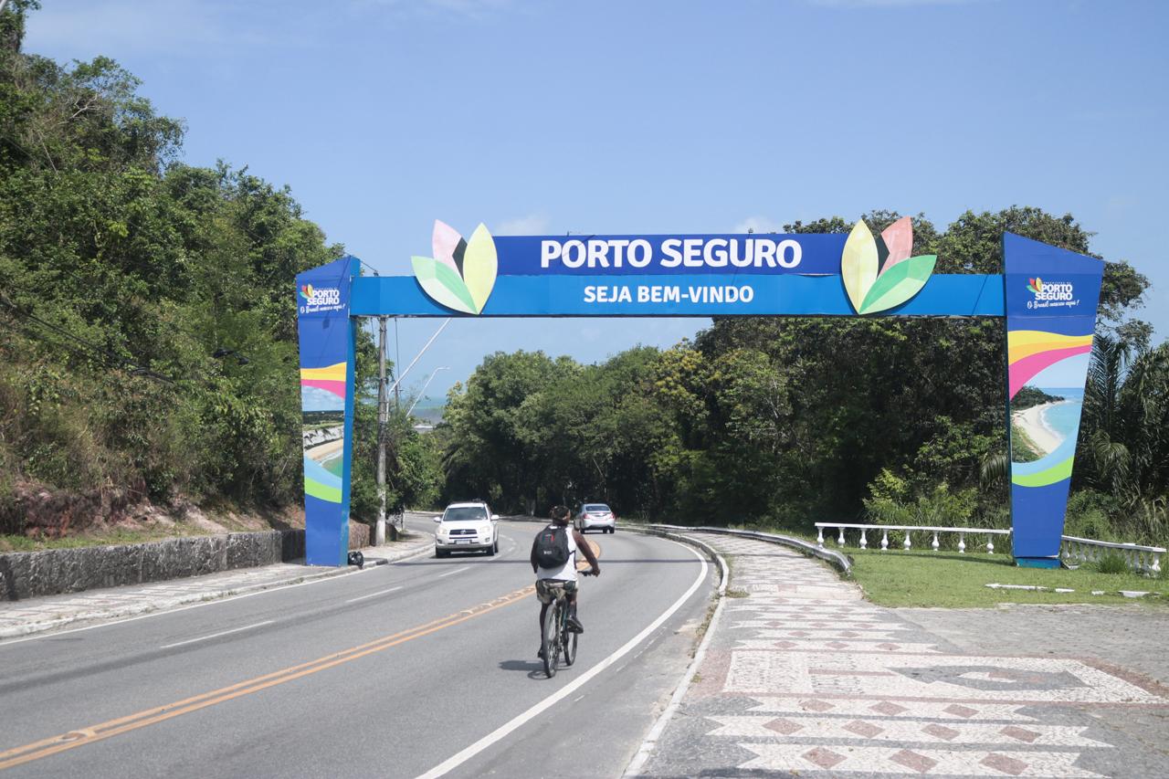 Destino de milhares de mineiros na alta temporada, Porto Seguro quer regular aluguéis por temporada