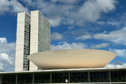 Concurso da Câmara dos Deputados oferece vagas com salários de até R$ 30,8 mil
