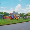 Playgrounds de Itabirito começam a receber cercamento para ampliar segurança de usuários