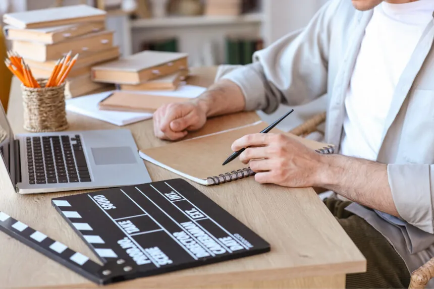 UFMG oferece laboratório gratuito para criação roteiro para séries de TV