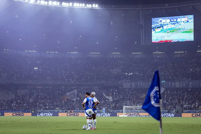 No dia de seu aniversário, Cruzeiro presenteia a torcida com a renovação do Mineirão